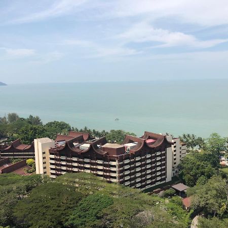 Susie'S Resort Seaview Suites At Sri Sayang Бату Феринги Екстериор снимка