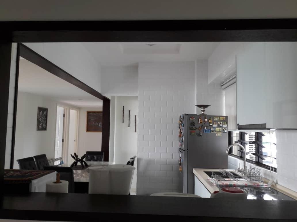 Susie'S Resort Seaview Suites At Sri Sayang Бату Феринги Екстериор снимка