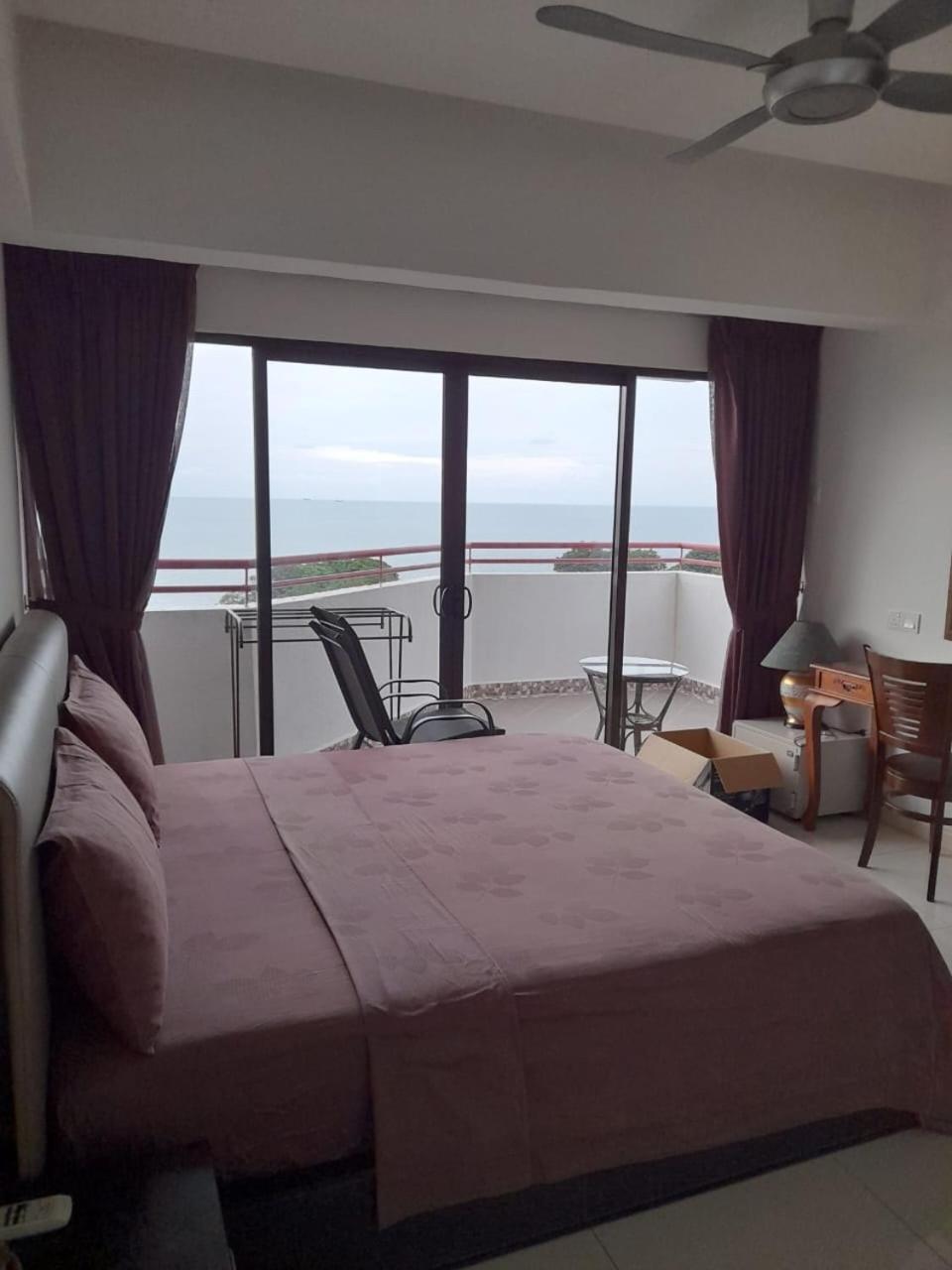 Susie'S Resort Seaview Suites At Sri Sayang Бату Феринги Екстериор снимка