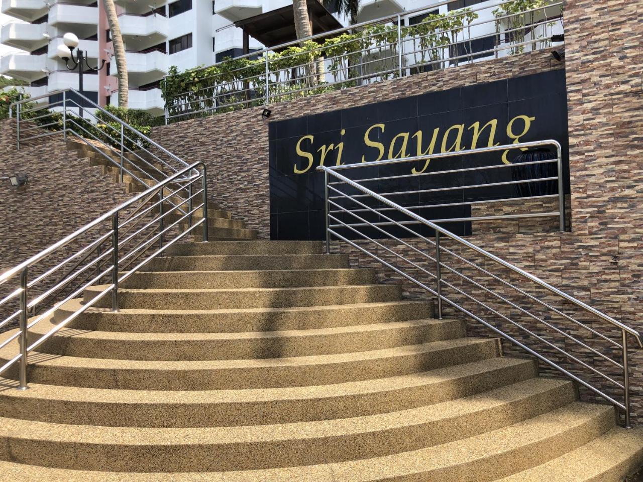 Susie'S Resort Seaview Suites At Sri Sayang Бату Феринги Екстериор снимка