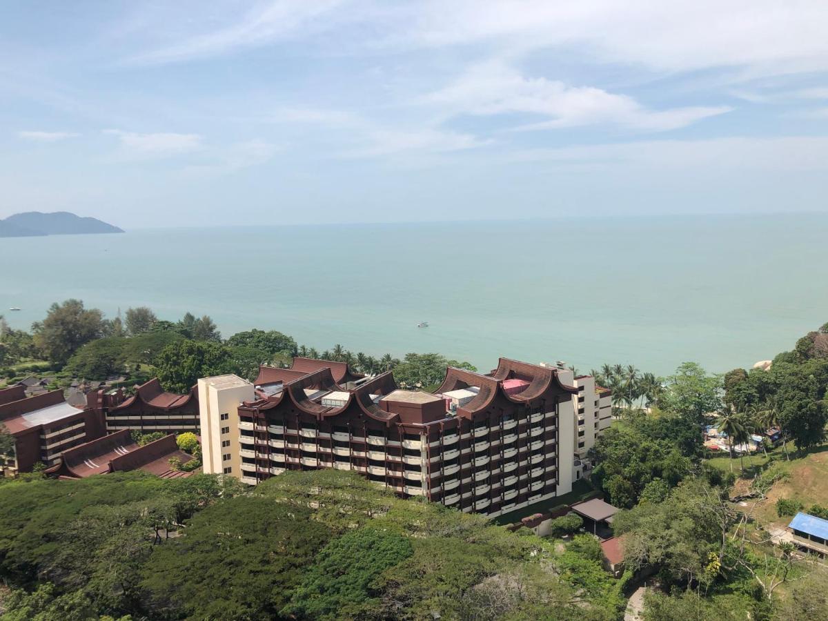 Susie'S Resort Seaview Suites At Sri Sayang Бату Феринги Екстериор снимка